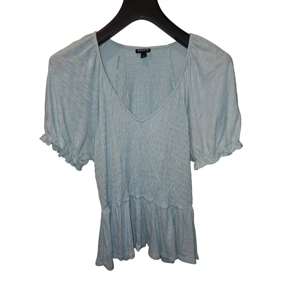 Torrid Light seafoam Smocked Babydoll Peplum Top Puff Sleeve V-Neck Size 0 L XL - Picture 2 of 5